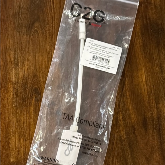 White Mini DisplayPort Adapter 8 in Converter - Picture 1 of 3